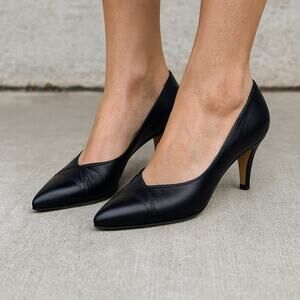 Salvatore Ferragamo Vintage Black Leather Kitten Heel Pumps Women’s 10B Classic